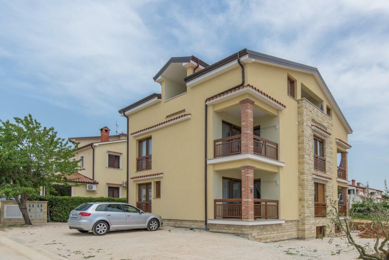 Apartments Hana In Funtana Exterior photo